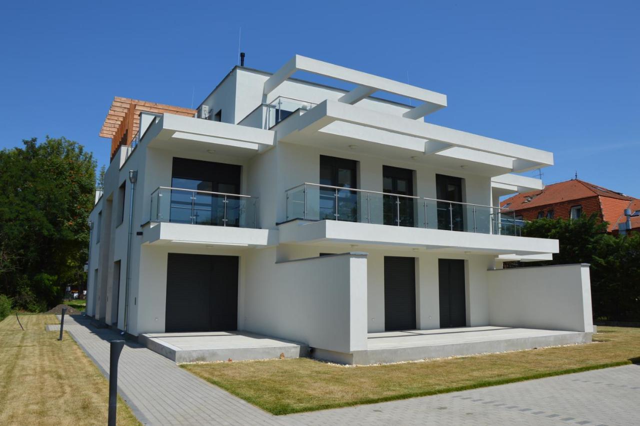 Inn Lelle Balatonlelle Exterior photo